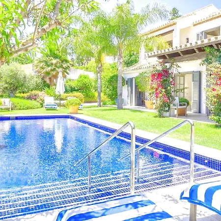 Διαμέρισμα Magnificent Family House Summer Εστεπόνα